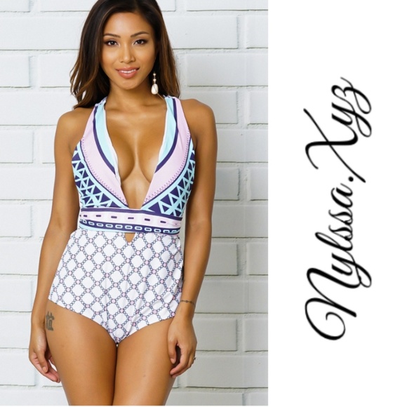 1 Piece Swimsuit w/Multi Print Design & V-Neck - Picture 4 of 4